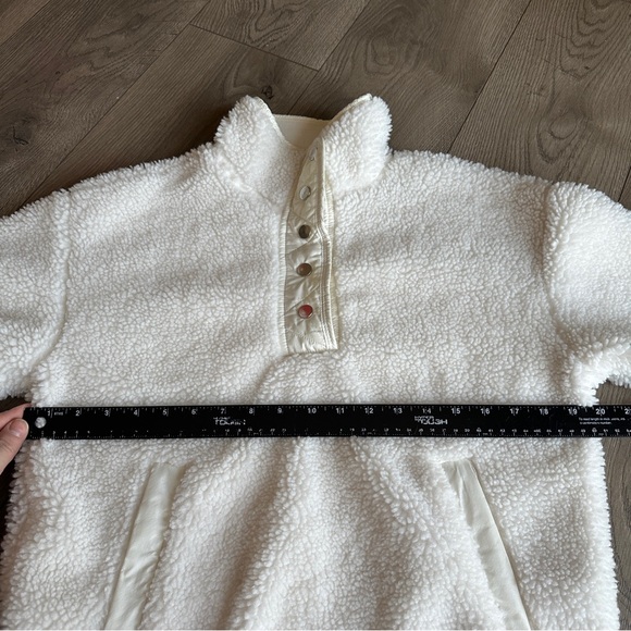 Athleta Cozy Sherpa Snap
Sweatshirt in Ivory - Size XS - Picture 8 of 10